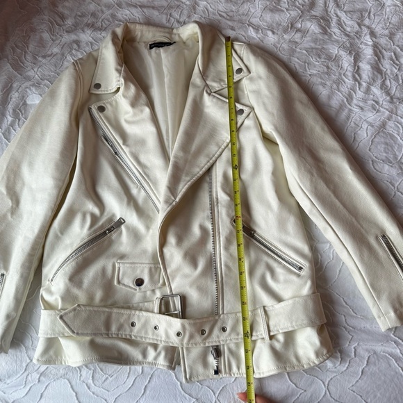 PrettyLittleThing Off White Leather Jacket Asymmetrical Zipper Silver - Picture 6 of 12